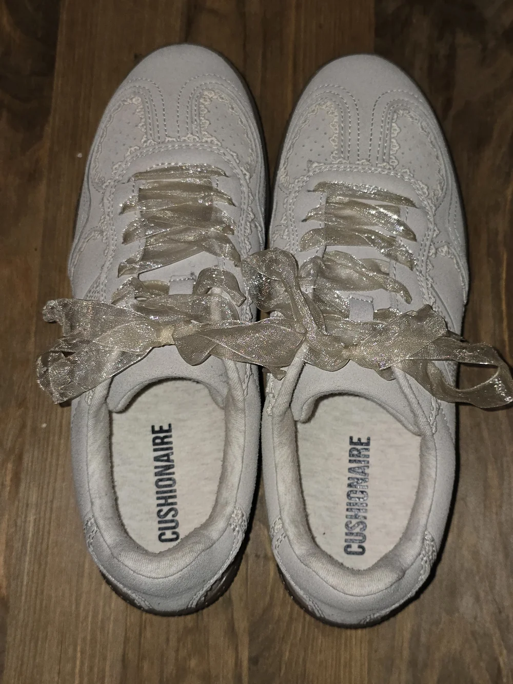 Cushionaire Belinda Beige Lace Trim Sneakers Ribbon Laces Women's Size 9
